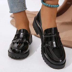 Sapatos casuais preto patente couro plataforma mocassins moda feminina borlas rasas apartamentos mulher estilo britânico saltos médios escritório