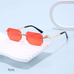 2 peças de moda de luxo designer de óculos de sol de novo estilo para mulheres poligonal sem moldura com borda cortada design elegante estilo INS óculos de sol versáteis