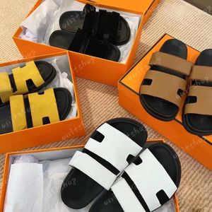 Slyckare Designer Sliders Flip Flops Platta sandaler för strandkomfort kalvskinn Läder naturlig mocka getskinn toppkvalitet i brunt och svart för kvinnor och män