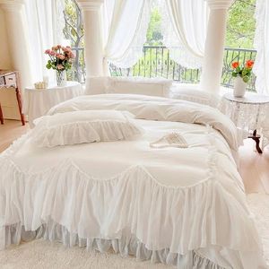 Set di biancheria da letto Bianco Rosa Cotone di lusso Principessa Matrimonio romantico Volant in pizzo Copripiumino Gonna letto Copriletto Federe