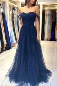 Dark Navy Bridesmaid klär sig en linje utanför axeln rygglös tyllgolvlängd Kvinnor Evening Prom Gowns Plus Size Robes BC16365