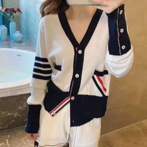 Helt ny designer Celebrity Style Tom Wolf Cat Claw Sticked Cardigan Jacket Women's Autumn 2024 New Fashion All-Match V-hals High-end tröja