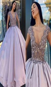 2019 Lilla A Line Abiti da sera Quinceanera Arabo Dubai Style Sexy Scollo a V Maniche ad aletta Applique Paillettes Abito da ballo per feste1181582