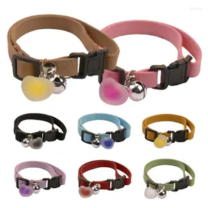 Dog Collars Basic Pet med plyschhjärta charm och klingande klocka justerbara katttillbehör för valpkittenförsörjning