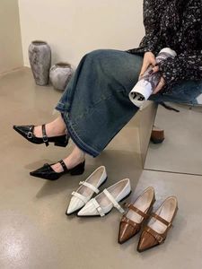 Scarpe eleganti Décolleté da donna Fibbia della cintura Punta a punta Nero Tacco alto Mulo Moda estate Diapositive Mezza pantofola Casual per le donne ZJ09