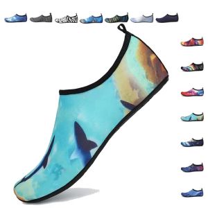 Skor 2022 Aqua Shoes Summer Man Swimming Beach Barefoot Water Shoes Women Light Wader Fishing Sea Shoes Free Frakt Stor storlek 48