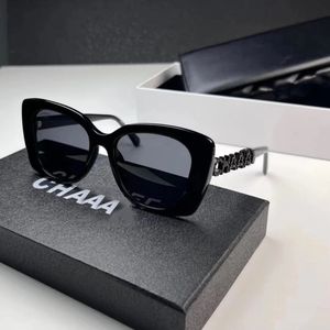 Occhiali da sole firmati per donna e uomo2024cat Eye Eyewear Luxury Letter gamba a specchio intarsiata con diamanti Ombreggiatura da spiaggia Occhiali polarizzati con protezione UV 6047