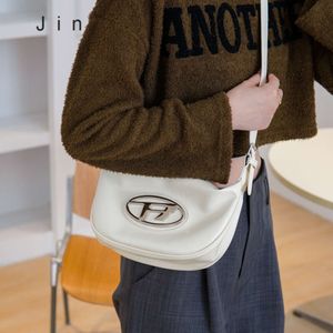 Axelväska hög kvalitet exklusiva kontrollvaror unik struktur underarm för kvinnor i nya trendiga och fashionabla koreanska dumpling mångsidig axel crossbody väska