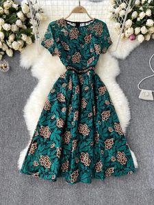 Parti elbiseleri bahar yaz moda mizaç vestidos kadın yuvarlak boyun retro ağır nakış dantel midi elbise gl111