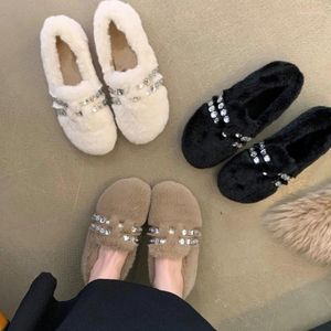 Casual Shoes Luxury Fur Loafers med MacroBead Crystal för kvinna Winter Elegant Warm Flats Ladies Comfy Plush Slip-On Party