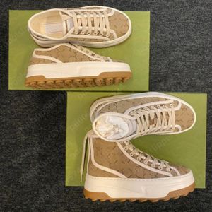 Schnelle Lieferung Designer Damen Freizeitschuhe Italien Low-Cut High Top Letter Tennis 1977 Sneaker Beige Ebenholz Canvas Tennisschuh Luxus Stoffbesatz Schuhe mit dicken Sohlen