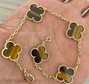 Cleef Four Leaf Clover Bracelets designer bracelets 2024 Van Clover Bracelet 18K Gold Love Bangle Pendant Sparkling Crystal Diamond Party Jewelry women