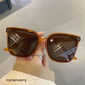 2 PCS الأزياء مصمم فاخر 2022 New Meter Nail Sunglasses Womens Fashion نظارات شمسية صافية نجم أحمر نفس النظارات الشمسية الكورية اتجاه