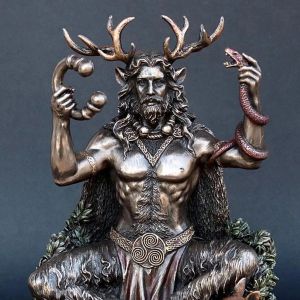 Skulpturen, Kunstharz, Kunsthandwerk, Gartendekoration, Cernunnos, sitzende Statue, Skulptur, keltische Gottfigur, Unterwelt-Statue für Zuhause, Hofdekoration