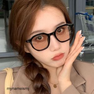 2 PCS Fashion Luxury Designer Black Frame Tan Solglasögon Womens 2022 Ny Summer Korean UV Proof Slim Solglasögon Tiktok Net Red Samma