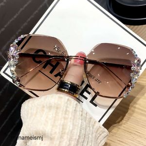 Sunglasses with diamond inlay and frameless 2022 new style sunglasses with advanced feel ins show face small and UV resistant sunglasses