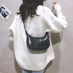 Totes 2024 Shoulder Bag Fashion Clutch Soft Leather Dumpling Handbag Crescent Crocodile Pattern Retro Armpit