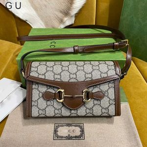 デザイナーショルダーバッグ無料配送オリジナルレザー新しい家族Kuqi Horse Backle Seri Mini HandbagシングルショルダーMSNGER BOX CHIDRENS