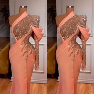 Prom Arabisch sexy Kleider Eine Schulter Illusion Langarm Pfirsich Kristallperlen Meerjungfrau Abendkleid Party Festzug formelle Kleider Plus Größe Bodenlänge