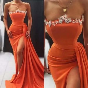 Coral Mermaid Sexy Prom Dresses Ruffles Pärlade Split Side High Sweep Train Aftonklänningar Robe de Soiree Formal Party Dress BC