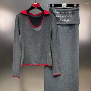 Kvinnors tvådelade byxor 2024 Tidig vårnisch Långärmad u-ringning med grå röd kontrasterande ränder parade en botten topp och kjol