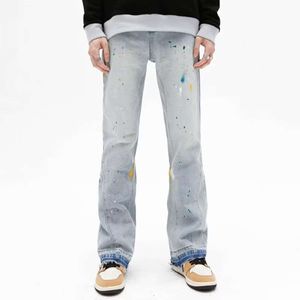 Mikro -street w stylu amerykańskim dżinsy na wiosenne i jesienne spodni wiosenne i jesienne Slim Fit Pants z otworami, modne mikro rozszerzone długie spodnie krowi