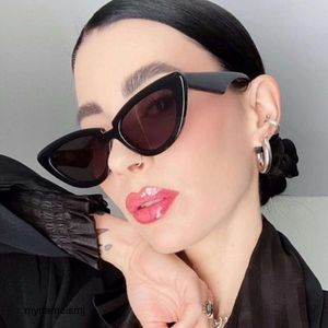 2 pcs Fashion luxury designer 2022 new triangle Cat Eye Sunglasses Fashion Small Frame Sunglasses hip hop Sunglasses Women