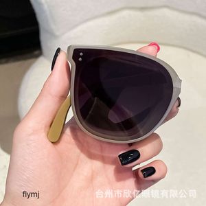 2 pezzi Fashion designer di lusso 2023 Nuovo coreano riso rotondo chiodo pieghevole occhiali da sole da donna Tiktok Net rosso anti UV occhiali da sole