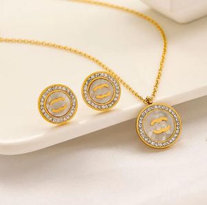 Set di orecchini per collana regalo di compleanno Set di gioielli natalizi per l'inverno Collane con pendente in cristallo di lusso placcato oro 18 carati Orecchini a bottone stile semplice placcati in argento 925