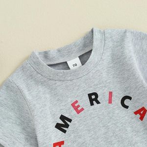 衣料品セット7月4日の男の子の男の子の衣装幼児USA短袖TシャツCASUSLショーツ4番目の2PCSセット