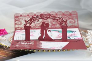 ポップアップ結婚式の招待状バーガンディレースの花嫁と花groomブライダルシャワーエンゲージメントのための反射的な招待状8698861