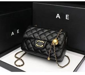 Kvinnors nya Lingge Chain Bag High End Fashion Women's Bag liten doftande vind Square Fat Boy Golden Ball Crossbody Bag