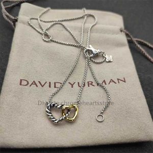 Necklaces Classic Twisted Charming Hollow Designers Jewelry Double Love Necklace Fashionable Personality Versatile Metal Luxury Pendant