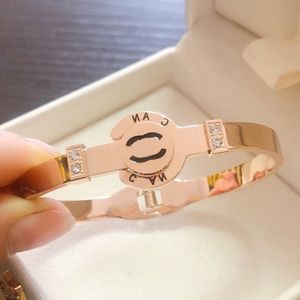 18K Gold-plated Designer Bracelets Design Brand Letter Bangle Wedding Jewelry Gift Women Crystal Bracelet Bangle Titanium Stainless Steel Jewellery Wholesale