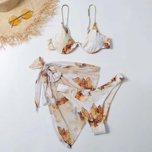 女性用水着黄色のプリントプッシュアップ水着女性アンダーワイヤービキニセット3ピース2024 Mujer Thong Knotted Sarong Beachwear Bathing Suit