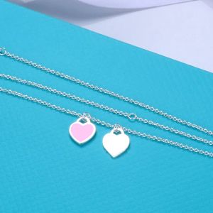 UP95 Halsband T C DUBBEL HJÄRT PENDANT NECKLACES Designer för kvinnor Fina 925 Pure Chain Jewelry Woman Have Charms Sister Gift