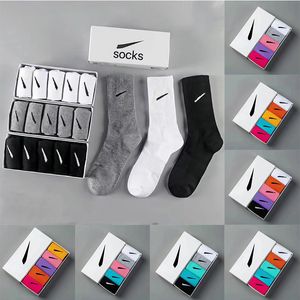 Erkek çorap kadın spor çorap tasarımcı çoraplar erkekler için düz renk klasik üst düzey kanca ayak bileği yüksek kaliteli mektup nefes alabilir futbol basketbol çorap