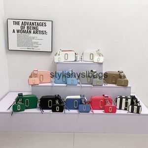 Cross Body Um design de nicho para bolsas femininas no verão de 2023, um novo estilo moderno e estiloso para mães infantis.A bolsa para câmera é portátil crossbody H240323