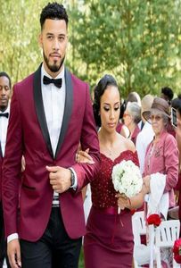 2019 Groom Tuxedos Wedding Suits Groomsmen Man For Young Man Prom Suits JacketPantsVest Bow Tie Burgundy Custom made Plu5192120