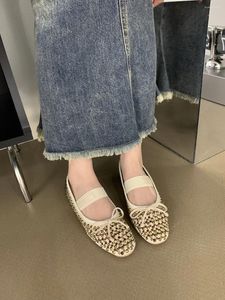 Casual skor mode kvinnor lägenheter loafers strass nit klänning svart beige 2024 ankomster låg klackade lysande mary janes kvinna