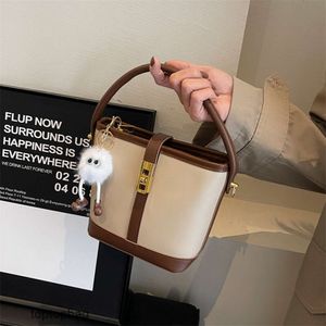 Designer Luxury fashion Shoulder bags 2024 New Large Capacity Handheld Bucket Bag Fashion Versatile One Shoulder Crossbody Womens Bag