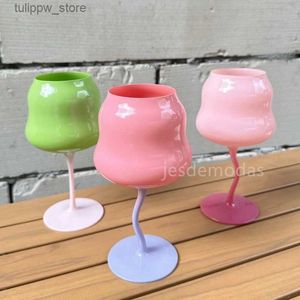 أكواب النبيذ كوكتيل زجاج ونظارات ins ins red wine glass macaron coll color pink Champagne Glass Glass Twisted Classes 2pc L240323