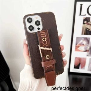 Designer Designer Fashion Telefonfodral för iPhone 15 15PROMAX 15PRO 14 14PRO 14PLUS 13 12 11 Pro Max Xsmax Leather Wristband Luxury Mobiltelefonskydd av iPhone 13Promax 1