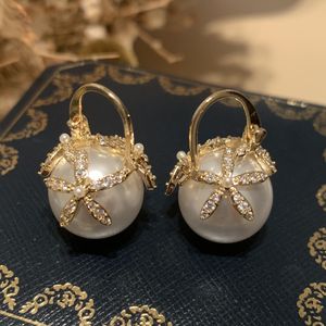Beautiful diamond flower pearl fashion designer earrings for women girls shiny diamond crystal stud clip on earrings jewelry