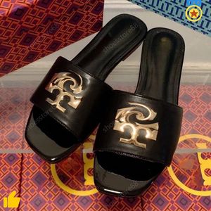 Chinelos de moda Mulheres Sandálias de designer para mulheres chinelo homens mocassins casuais sapatos ao ar livre praia slides fundo plano com fivela unissex couro genuíno