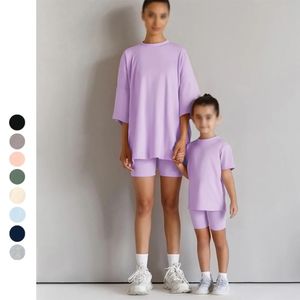 2024 Famiglia Corrispondenza Madre Figlia Set Estivi In Cotone Solido Salotto Per Abiti Vestiti Delle Ragazze Dei Ragazzi Leggings Sportivi 240322