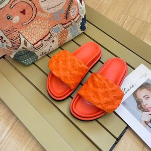 Designer Man Women Sandaler Högkvalitativa klassiska tryck Kvinnor Slippare Summer Men Designer Slides Flat Sandals Pool Pellow Mules POLLED STRAP BEACH SANDELS 35-42