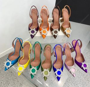 Amina Muaddi Sandals 드레스 슈즈 새틴 뾰족한 슬링 백 하이힐 보우 튜 펌프 크리스탈-매운 플라워 슈 디자이너 럭셔리 여자 파티 웨딩 신발