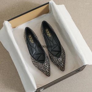 Casual Shoes 2024 Glitter paljetter Pumpar Kvinna Bling Diamonds Crystal Rivet Ladies Party Dress Pointy Toe Elegant Flat Bottom Loafer