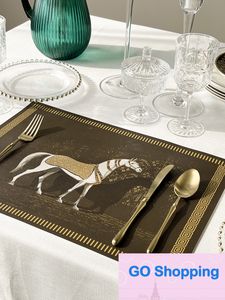 Atacado suave luxo retro tang cavalo impresso mesa de jantar placemat impermeável à prova de óleo couro estilo ocidental tapetes de mesa